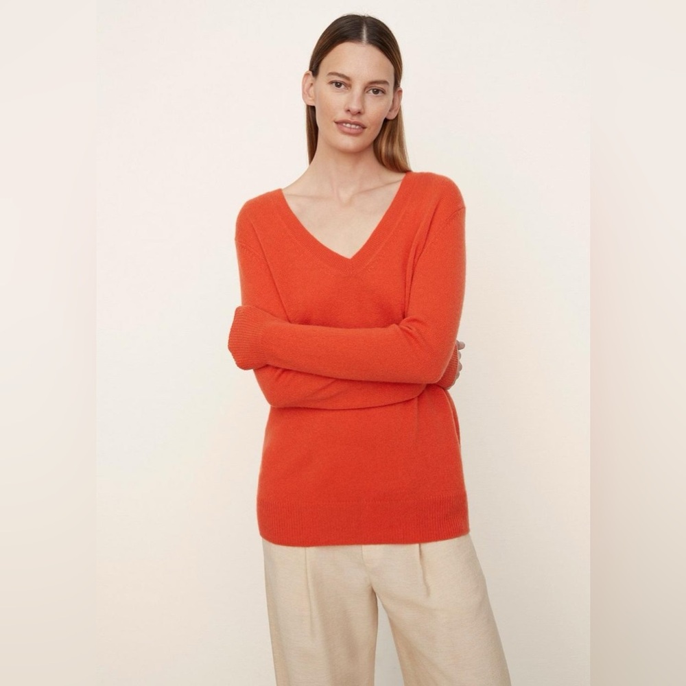 NWT Vince Weekend V-Neck Cashmere Sweater in Adobe Red Sz XS